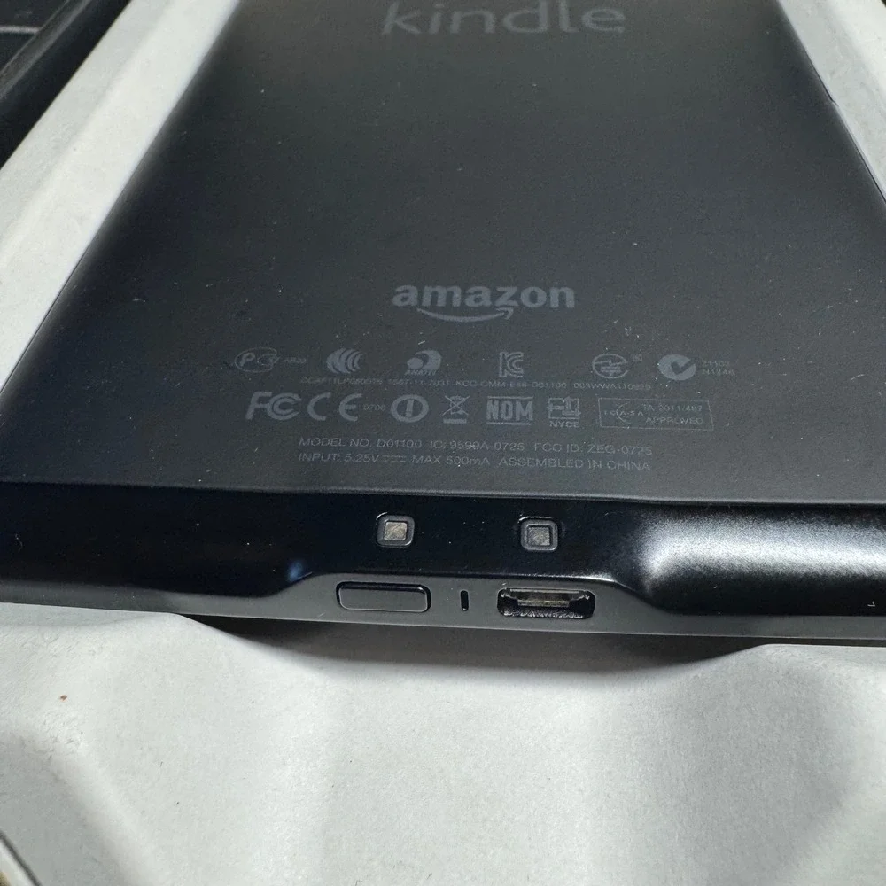Amazon Kindle 4th Generation 6in Black E-Reader Model D01100 Wi-Fi No-Touch